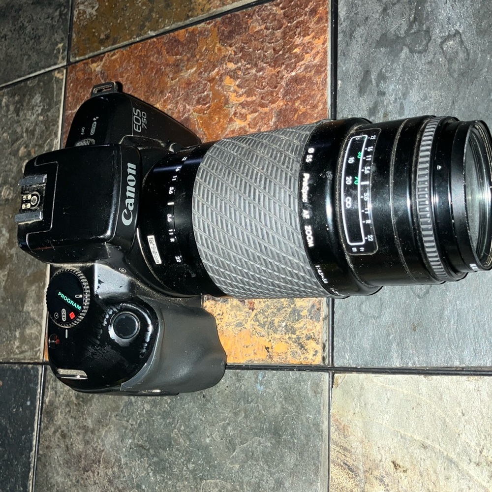 Canon EOS 750